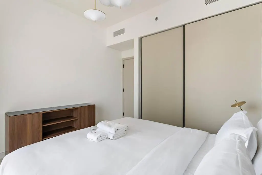 Chic Comfort Fully Furnished 1 Bhk With Sea View And Beach Access Dubai